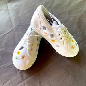 Capelli, White, Canvas, Flower Design, Shoes, Size 7